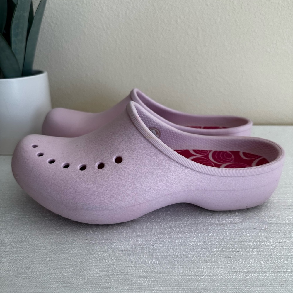 Crocs Soft Pink Slip On Lightweight Comfort Clogs Women’s 8